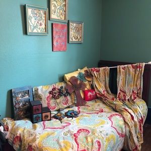 Full bedroom set with decor twin